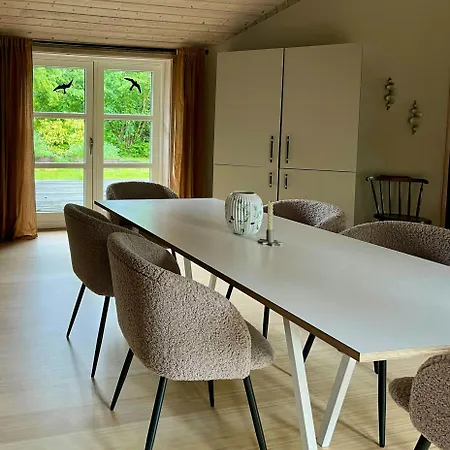 Modern Family House Near Mon Harbour 펜션