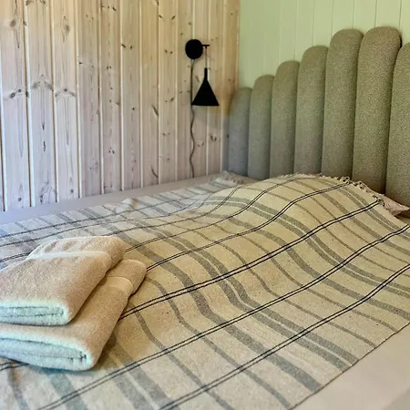 Modern Family House Near Mon Harbour 펜션